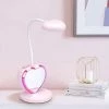 GUAZHUNIFR LED Lampe De Bureau Filles, Lampe De Table Agréable Pour Les Yeux Avec Porte-stylo, Port USB Rechargeable, 2 Températures De Couleur Pour Adolescents Garçons étudiants, Rose