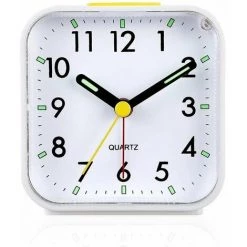 NAXUNNN Réveil Analogique Silencieux Sans Tictac, Réveil En Douceur, Bips Sonores, Augmentation Du Volume, Fonctions De Répétition Et D'éclairage à Piles, Réglage Facile, Blanc