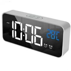 BAICCCF Horloge Réveil Numérique à Affichage LED, Port De Charge USB, Contrôle Du Son, Sonneries D'alarme, Volume Et Luminosité Réglables, 12/24 H, Fonction Snooze, Bedroo