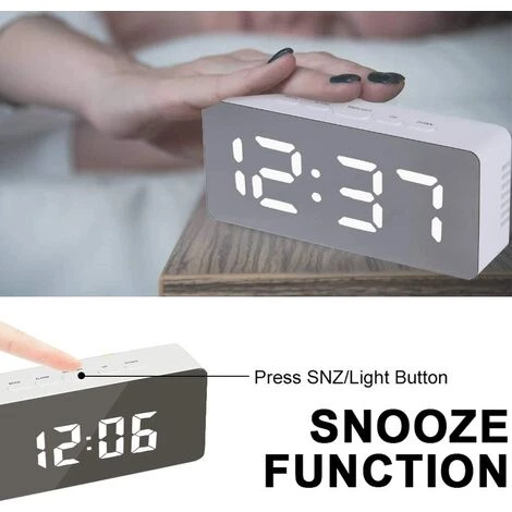 QERSTA Reveil Pile Réveil électronique Avec Miroir Maquillage, Affichage Date, Température, Réveil Enfant Snooze, Mode En Veille, Luminosité Réglable, Alimenté Par Batterie(Nouvelle Version) 5 QERSTA Reveil Pile Réveil électronique Avec Miroir Maquillage, Affichage Date, Température, Réveil Enfant Snooze, Mode En Veille, Luminosité Réglable, Alimenté Par Batterie(Nouvelle Version) – Image 5